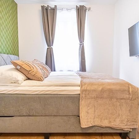 Charming 1Br And 1Lr Apt Modern Design Donaustadt Wien Exteriör bild