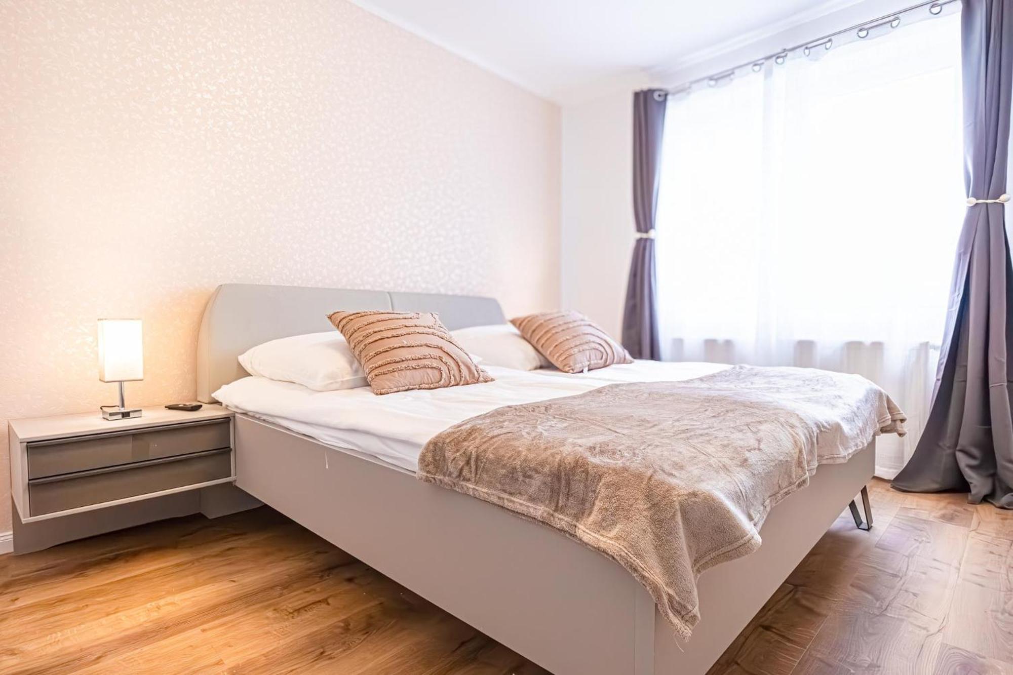 Charming 1Br And 1Lr Apt Modern Design Donaustadt Wien Exteriör bild