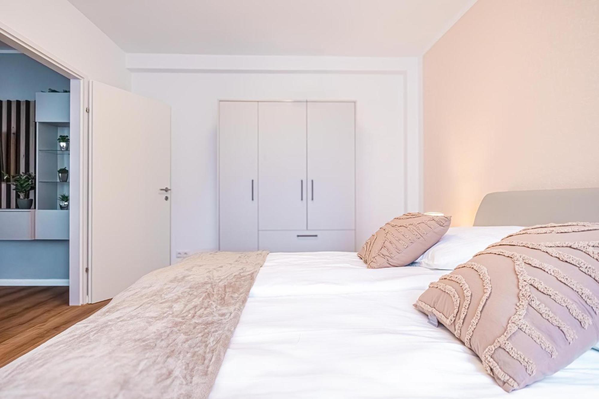 Charming 1Br And 1Lr Apt Modern Design Donaustadt Wien Exteriör bild