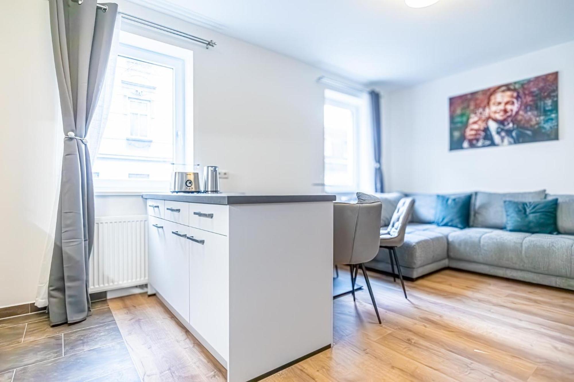 Charming 1Br And 1Lr Apt Modern Design Donaustadt Wien Exteriör bild