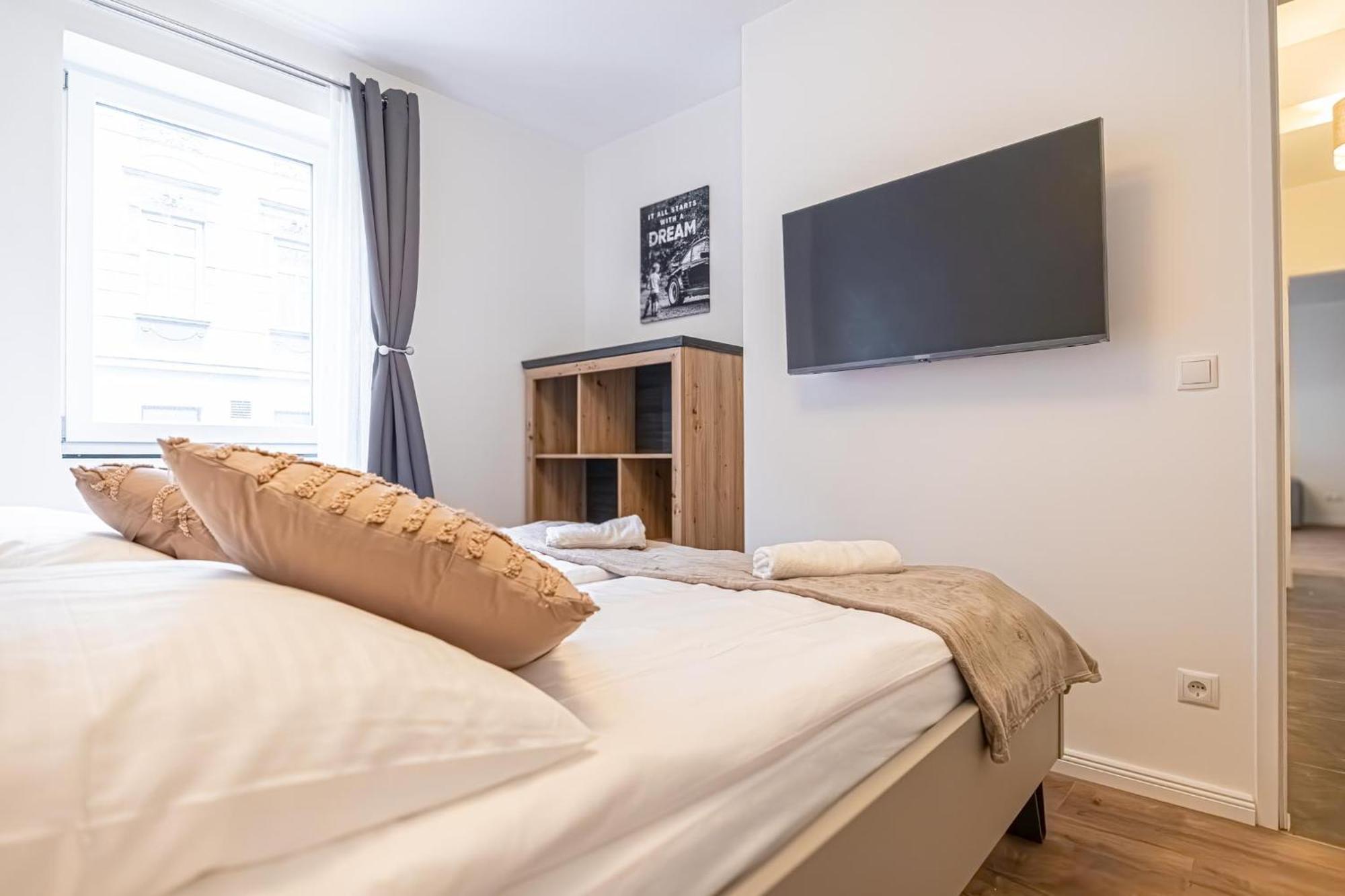 Charming 1Br And 1Lr Apt Modern Design Donaustadt Wien Exteriör bild