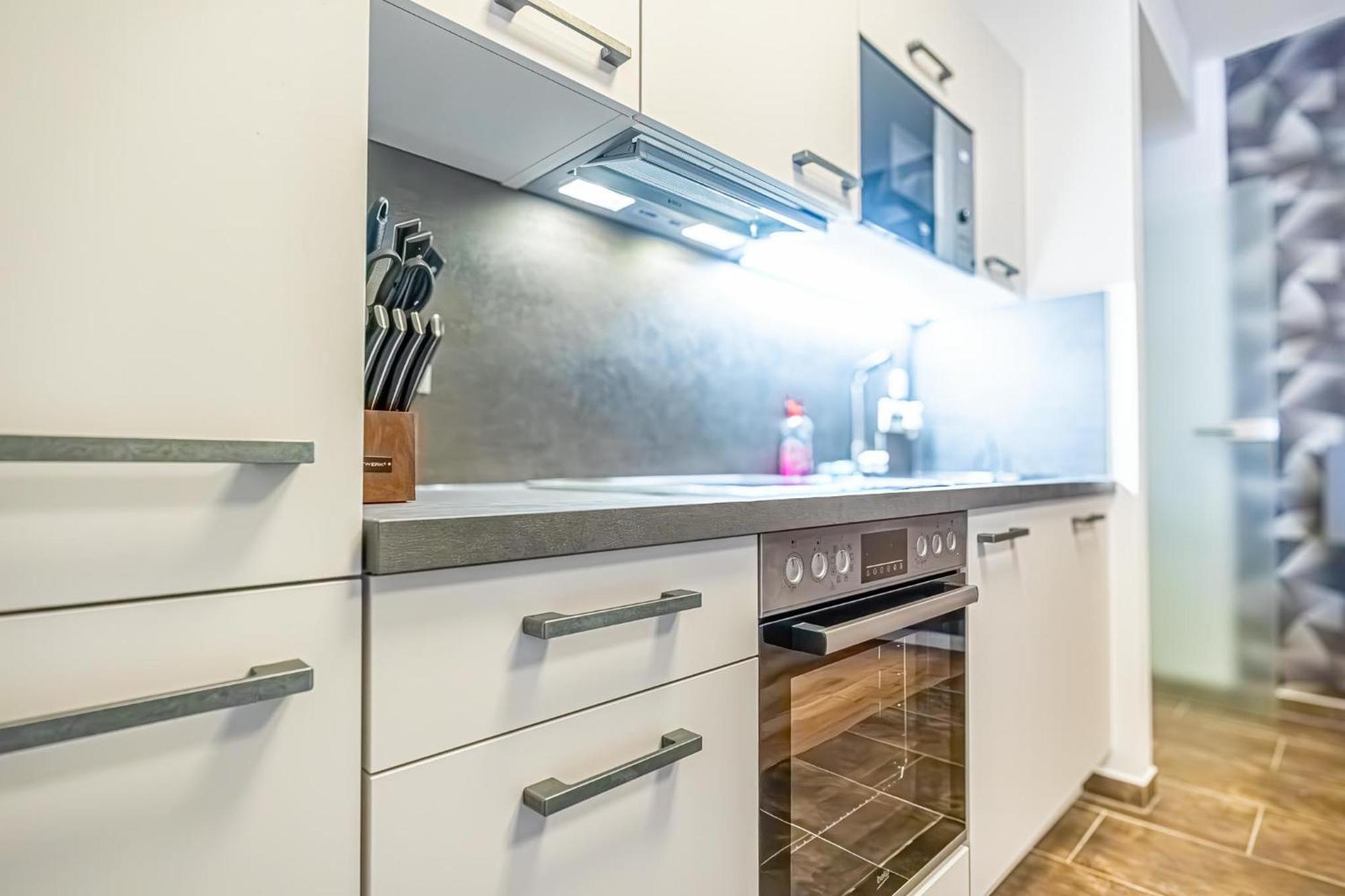 Charming 1Br And 1Lr Apt Modern Design Donaustadt Wien Exteriör bild